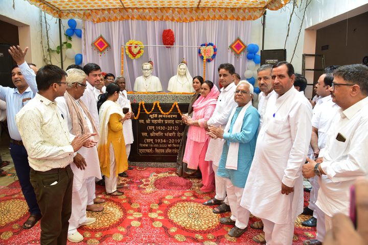 Statue unveiling ceremony, May 2022